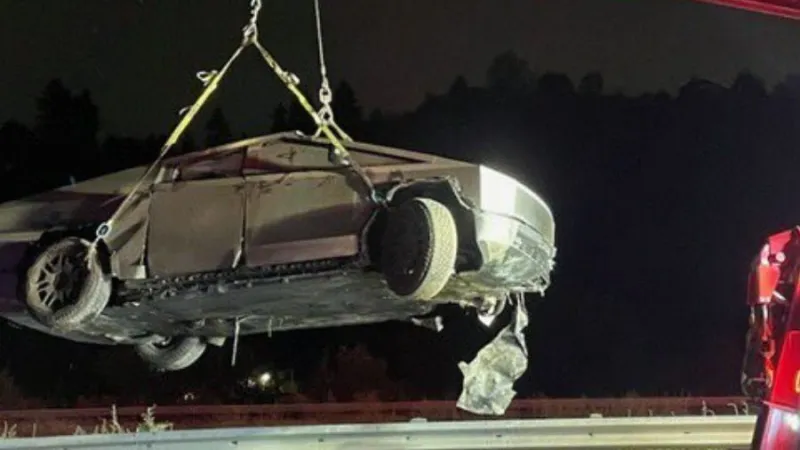Tesla Cybertruck bursts into flames on SR 167 in Auburn