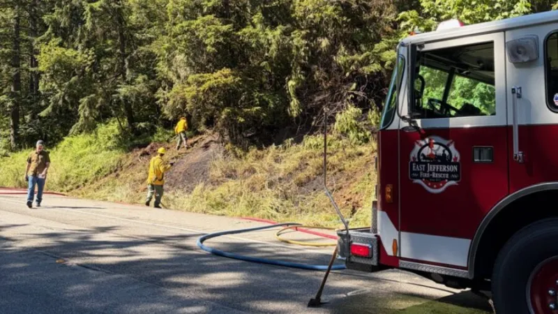 SR 104 fully blocked in Jefferson County due to fire