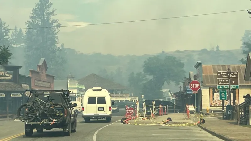 Level 3 evacuation ordered as fast-moving wildfire threatens Winthrop