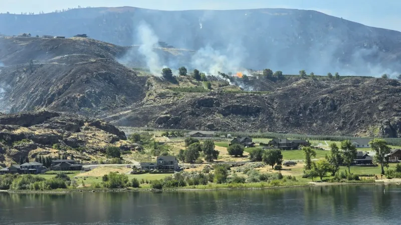 Chelan Hills Fire rages on, burning more than 9,700 acres