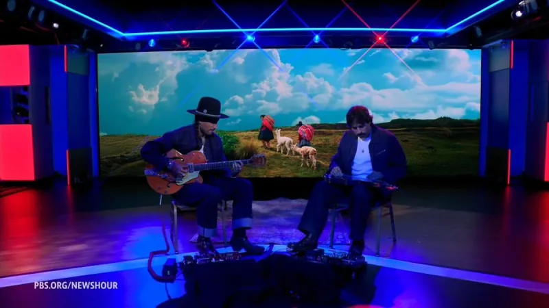 Hermanos Gutirrez perform 'Los Ojos del Cndor'