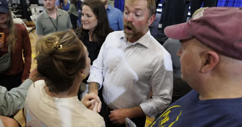 Commentary: Maine fell for the trap of the charming outsider