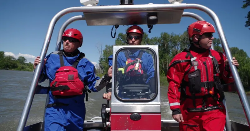 Search and rescue teams searching for missing man in Yakima River