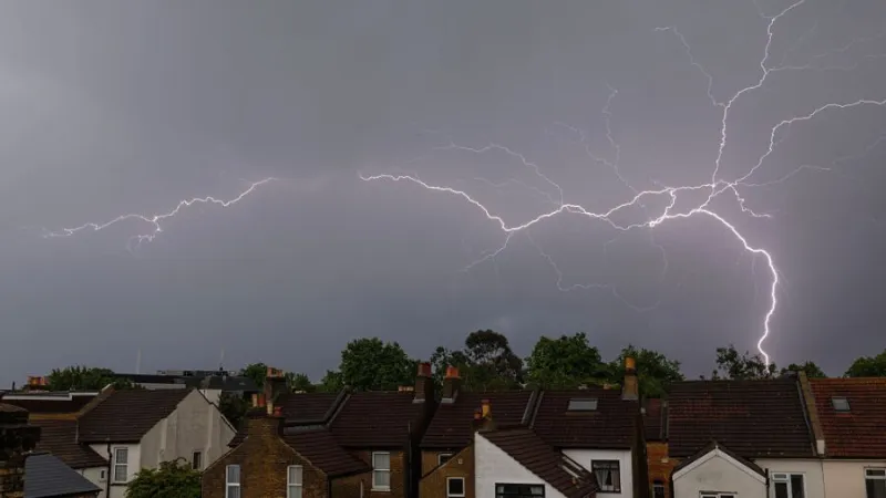 Thunderstorms knock out power across western Washington
