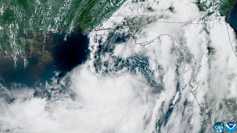 News Wrap: Gulf Coast prepares for Tropical Storm Bertha