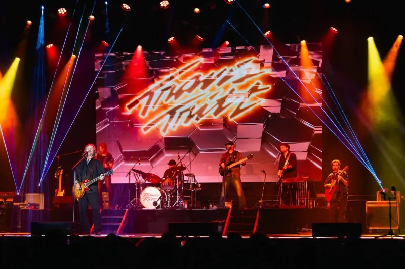 Travis Tritt Wows Yakima Valley Crowd at Legends