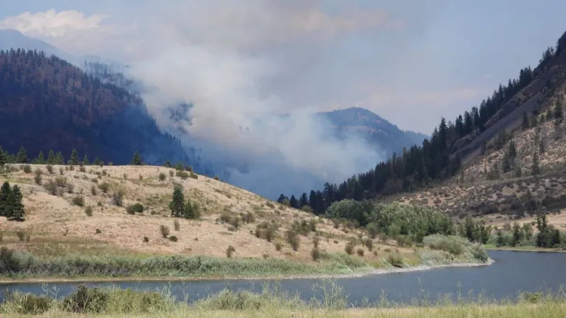 Sinlahekin Fire grows to 9K acres, shutting down campgrounds, roads amid evacuations