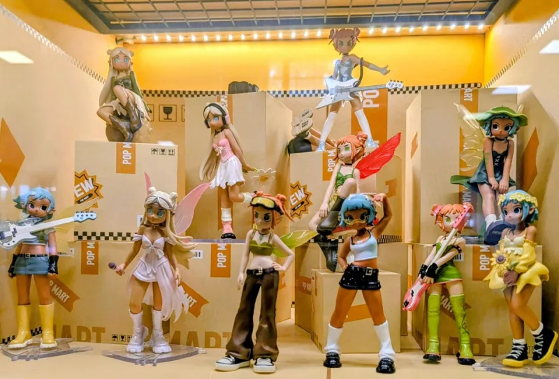 New Toy Kiosk Inside Valley Mall Intrigues the Kids