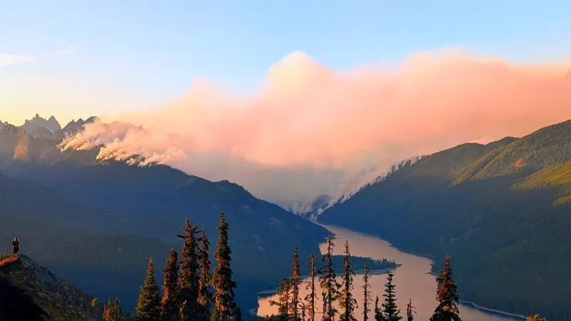 Three Queens Fire grows to over 3K acres, closing trails and campgrounds near Cle Elum