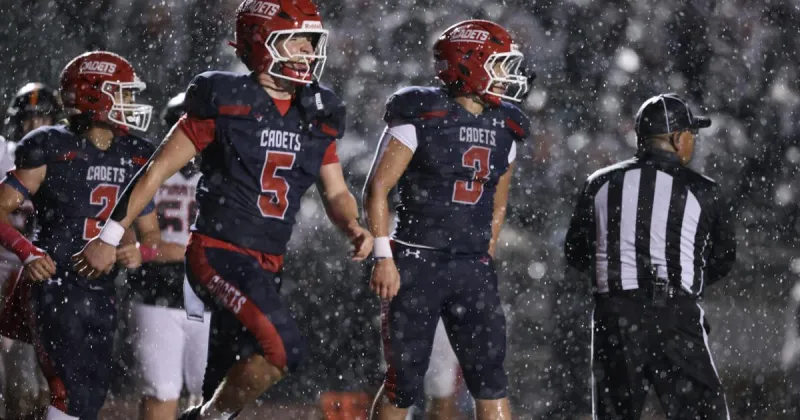 Prep football kickoff: Eisenhower leaning on experience in coach Wright's second year