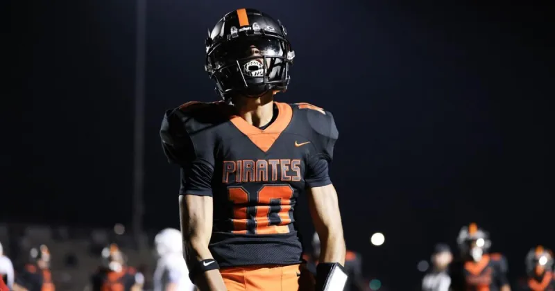 Prep football kickoff: Davis hoping underclassmen can 'rise to the moment' to spur progress