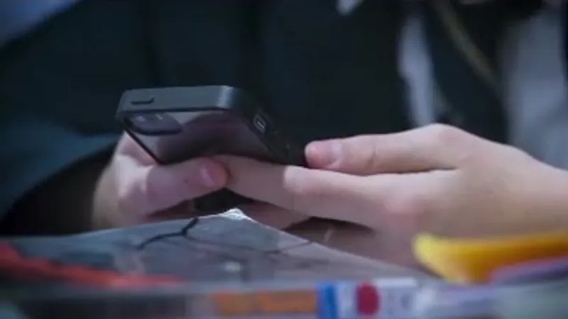Washington Gov. Ferguson to give update on proposal to ban cellphones in schools