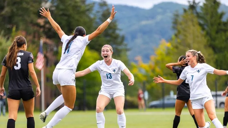 Holdridge Brace Leads Vikings to 2-0 Victory