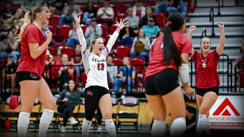 Wildcats Open Season with Sweep of Gators to Give Herseth First Career Victory