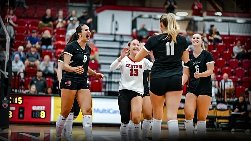 Wildcats Upset No. 4 Sea Lions in Sweep for Second Straight Victory to Start Season