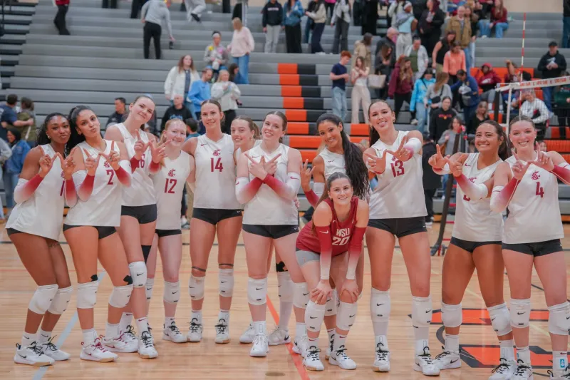 Volleyball starts the season with a sweep