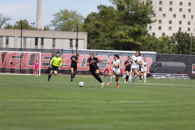 Eagles Suffer First Loss of Season Against Wyoming