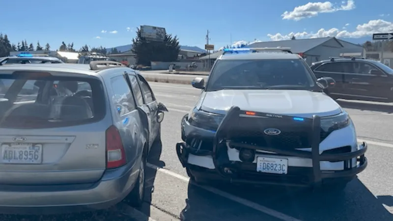 Sheriff's deputy uses patrol car to block suspected DUI driver from speeding into traffic