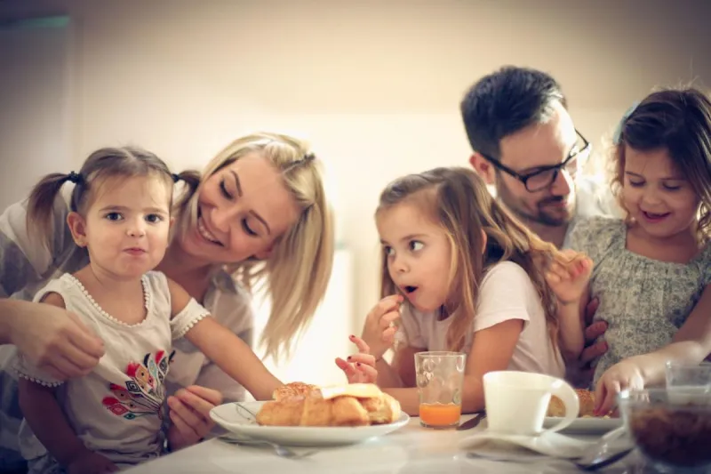 Mom of 10 Feeds Her Family for $1-2 Per Plate