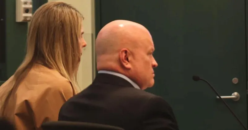 Longview superintendent threatens lawsuit over unpaid leave