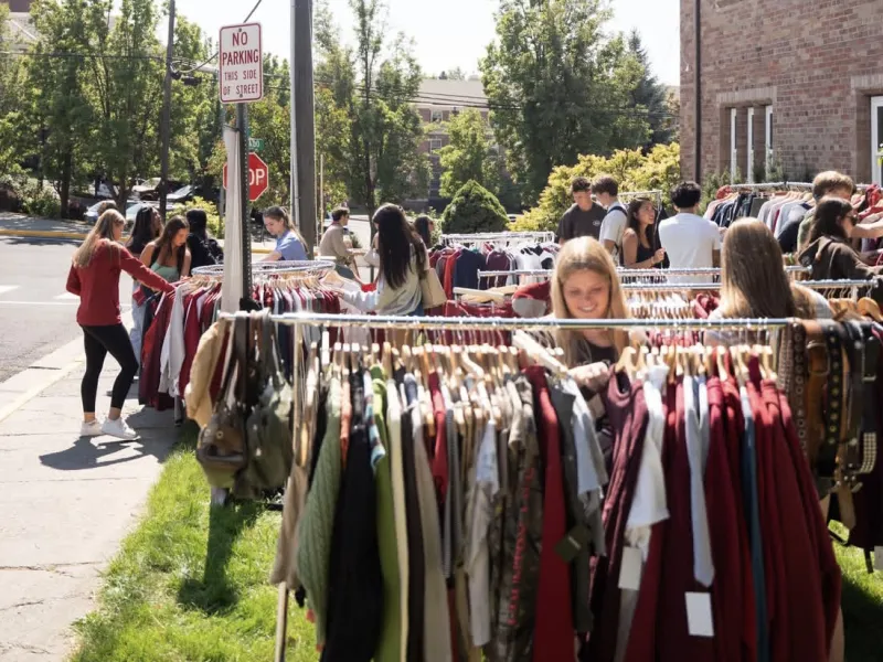 Pullman Vintage Market gives old Coug gear new life