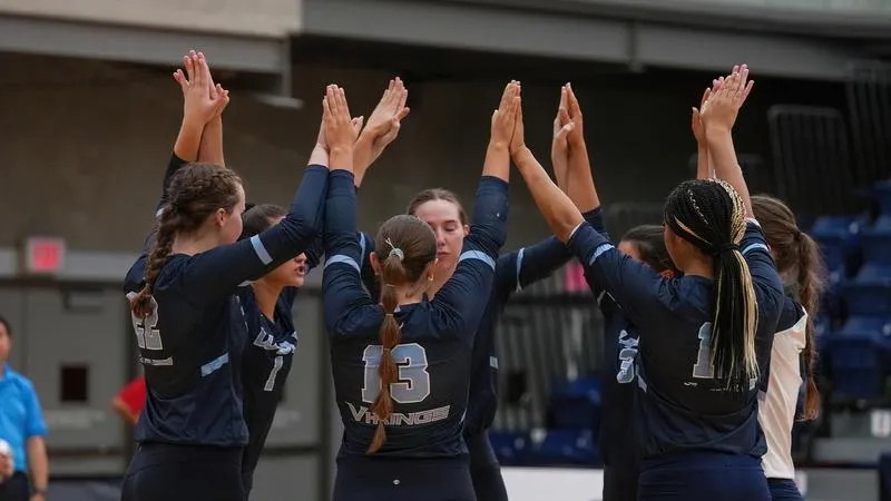 Vikings Fall to No. 21 Simon Fraser in 5-Set Thriller