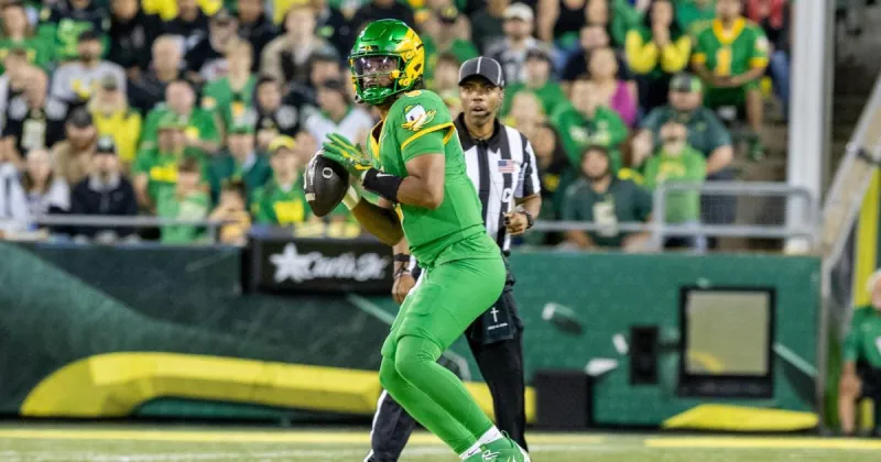 Oregon QB Dante Moore says he's worked to erase 'tells' in his stance