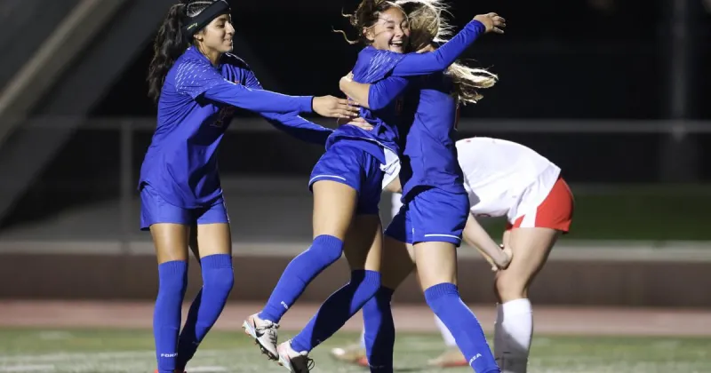Eisenhower girls soccer stays atop CBBN with win over West Valley
