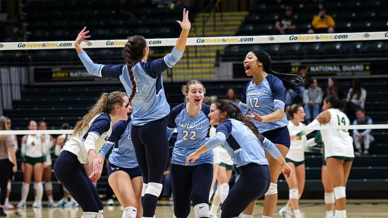 Vikings Drop Five-Set Thriller at UAA