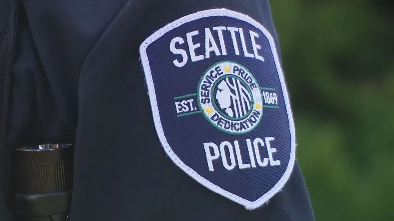 Police seek suspects after West Seattle attack and robbery that injured woman