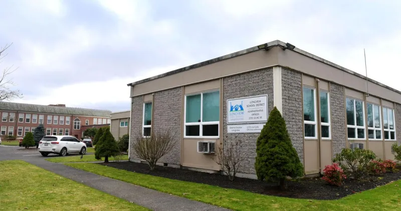 Longview School Board recall petitions filed; board to vote on members' defense