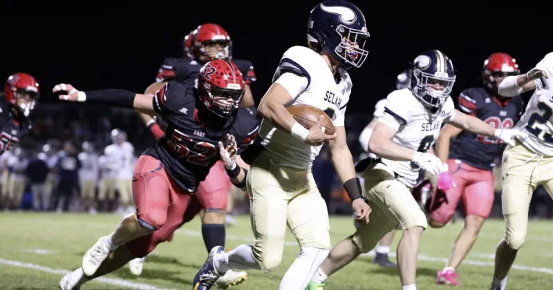 Prep football roundup: Wuitschick, Bucknell each score three times as Selah beats Grandview
