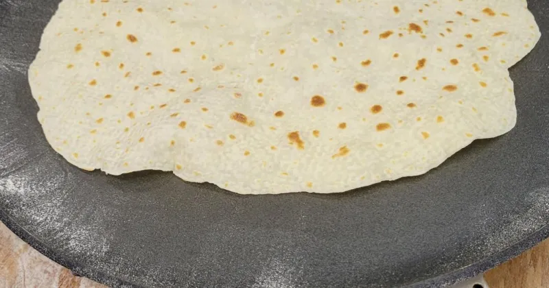 Watch Sons of Norway members bake traditional flatbread in Kelso