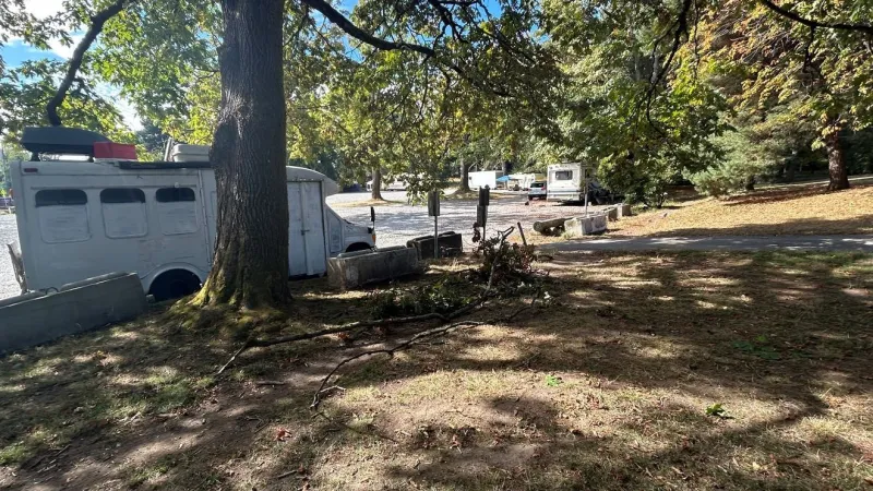 Coach, young runners raise safety concerns as cleared RV camp returns to Green Lake trail