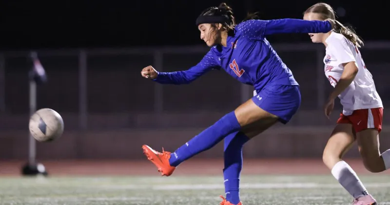 Prep roundup: Convincing win at Wenatchee puts Eisenhower girls soccer alone atop CBBN