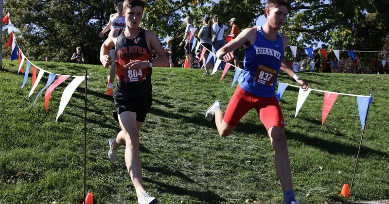 Ike's Compton, Ellensburg's Beachy run to wins at Sunfair
