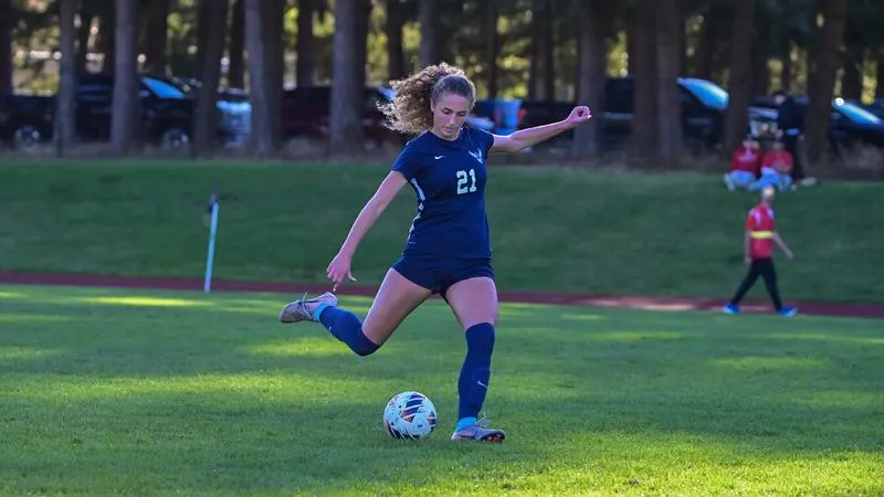 No. 17 Vikings Score Last Minute Goal to Defeat Saint Martin's