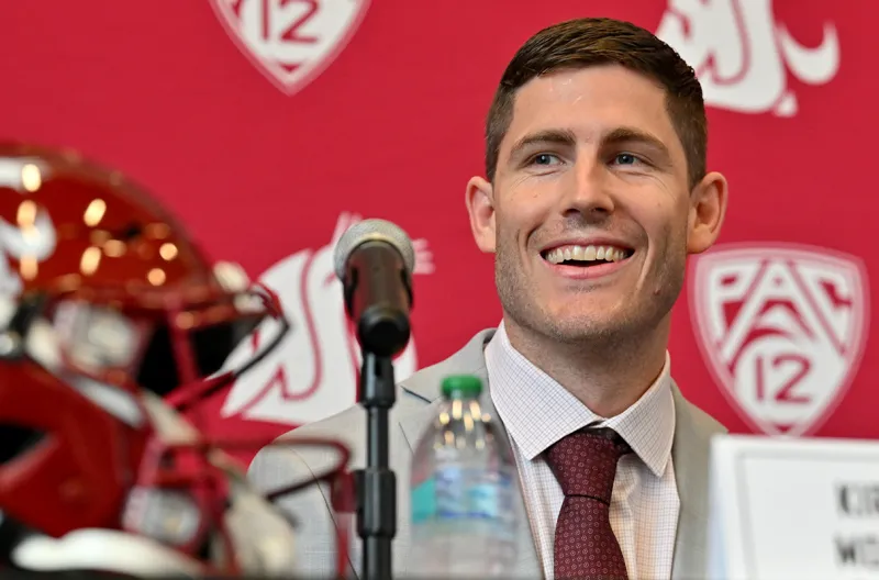 Kirby Moore takes over play calling from Matt Miller