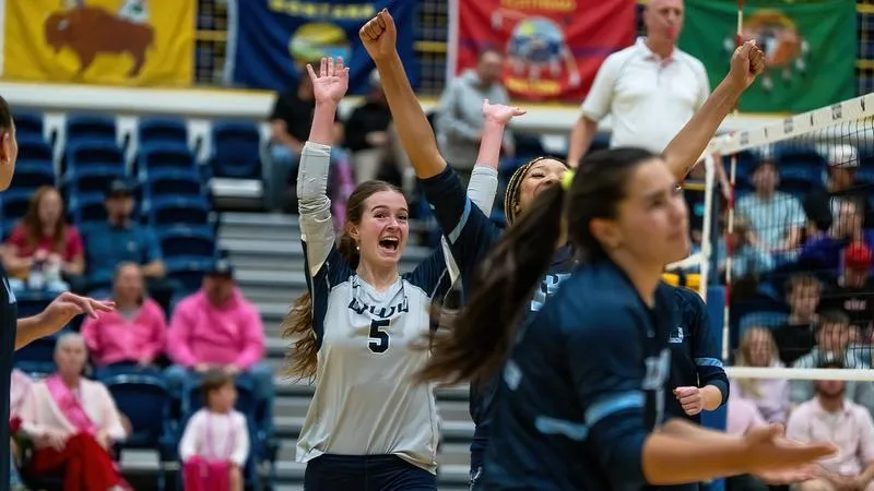 Vikings Hold Off Yellowjackets in Four Set Road Win