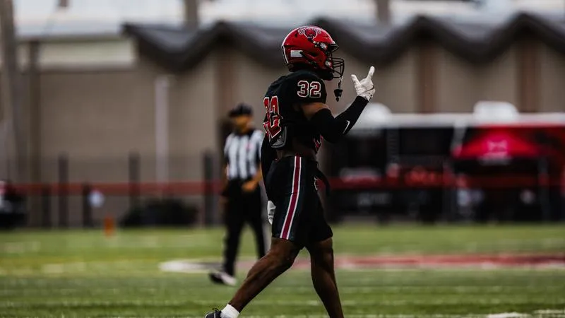 'Cats Cool Down Red-Hot Mustangs for Homecoming Win
