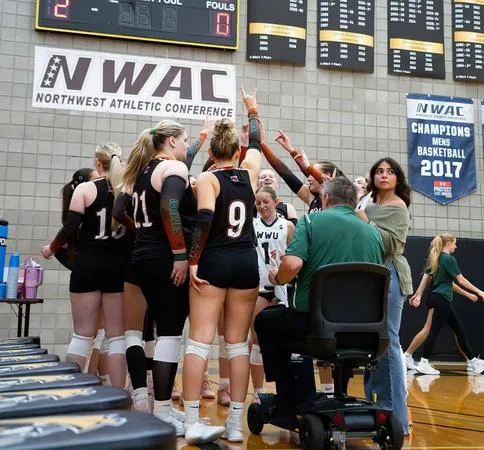 Wolves Swept by Raiders Despite Second-Set Battle