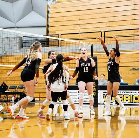 Wolves Start Strong, Owls Rally for Five-Set Thriller