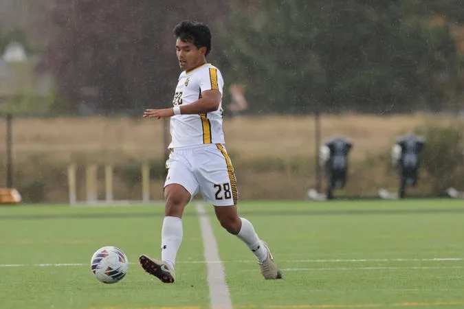 Lutes Fall to Whitworth Despite Offensive Pressure