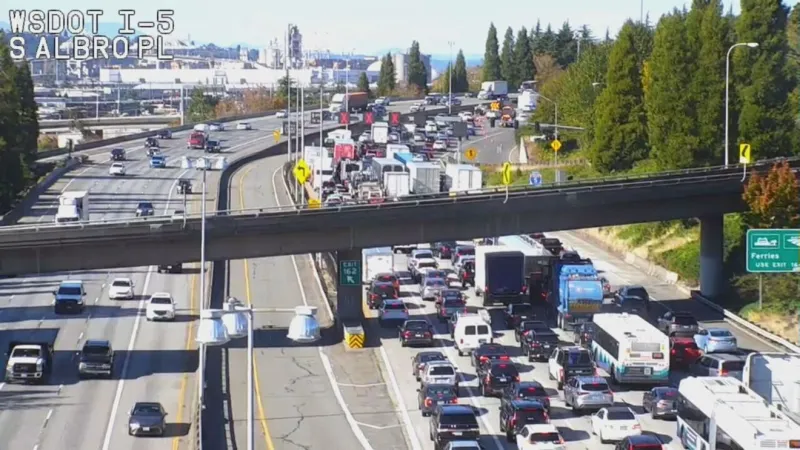 Deadly motorcycle, semi crash shuts down 3 lanes on northbound I-5 in Seattle