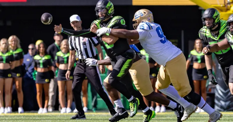 Oregon's offensive line mismanagement haunts struggling Ducks