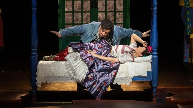 Isabel Leonard performs "Entra la mirada" in "El ltimo Sueo de Frida y Diego"