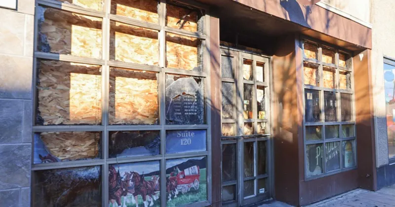 Timeline: All in Saloon bar from opening to fire