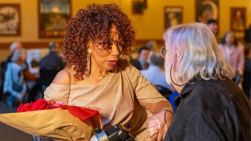 Bothell singer Bernadette Bascom shares the spotlight, helps others find their voices