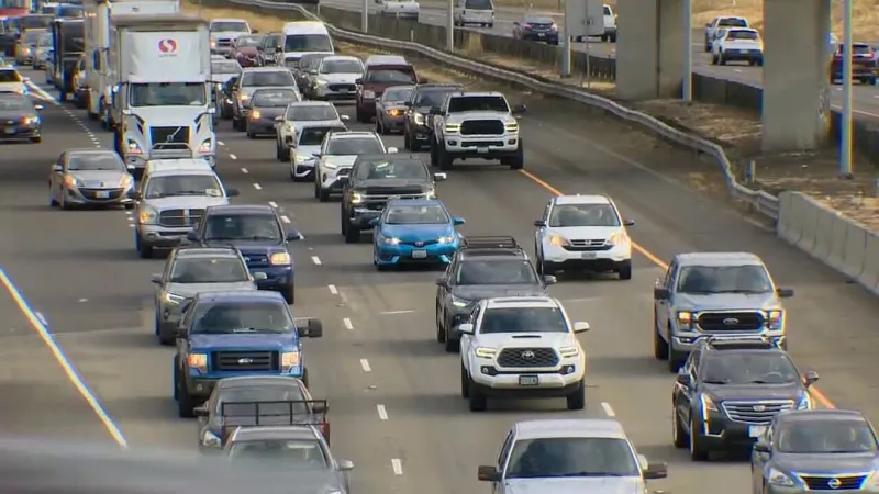 3-car rollover blocks 3 lanes on northbound I-5 near Mercer Street, 1 injured