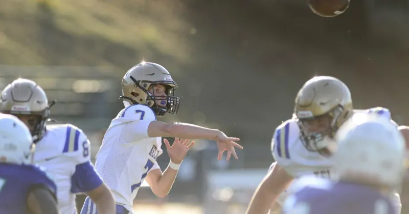 Kelso football bounces back with dominating road win